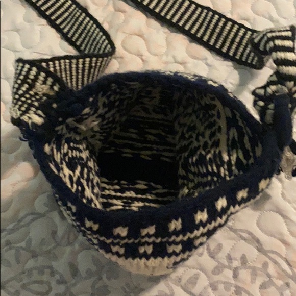 CROCHET HANDCRAFTED CROSSBODY PURSE - Picture 2 of 3